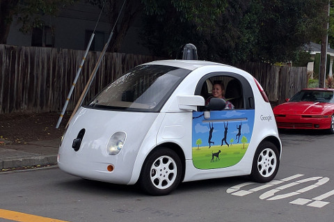 Veículo Autônomo da Google, em trânsito 